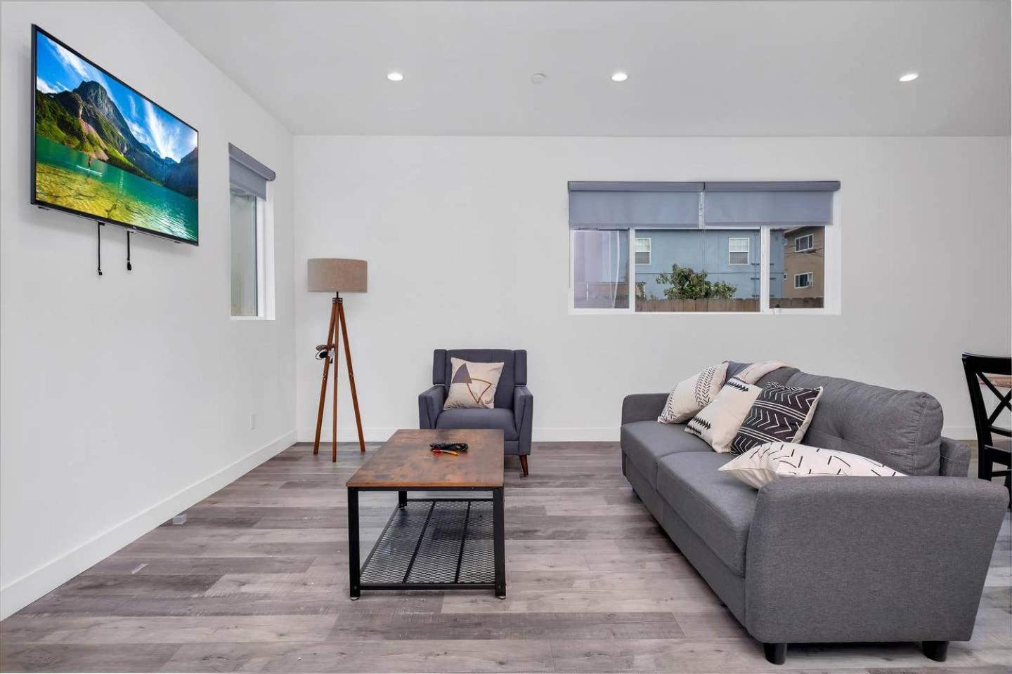 Luxury 3 BR Home Near Hollywood Prime Location