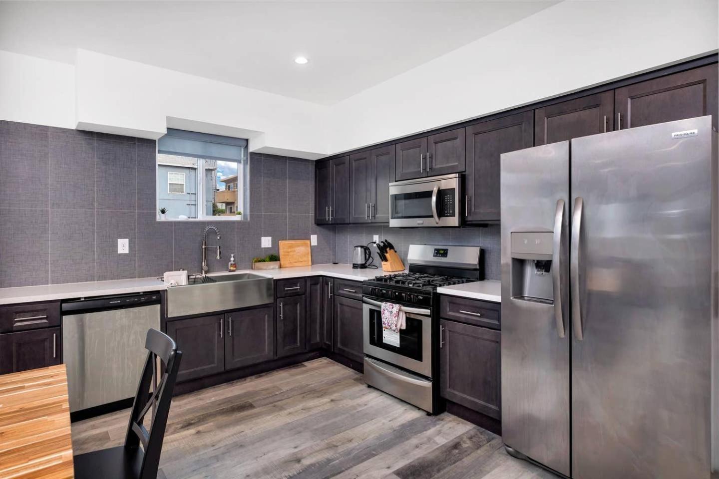 Luxury 3 BR Home Near Hollywood Prime Location