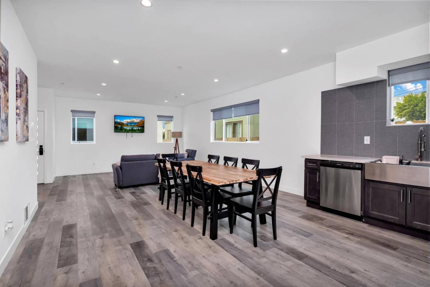 Luxury 3 BR Home Near Hollywood Prime Location