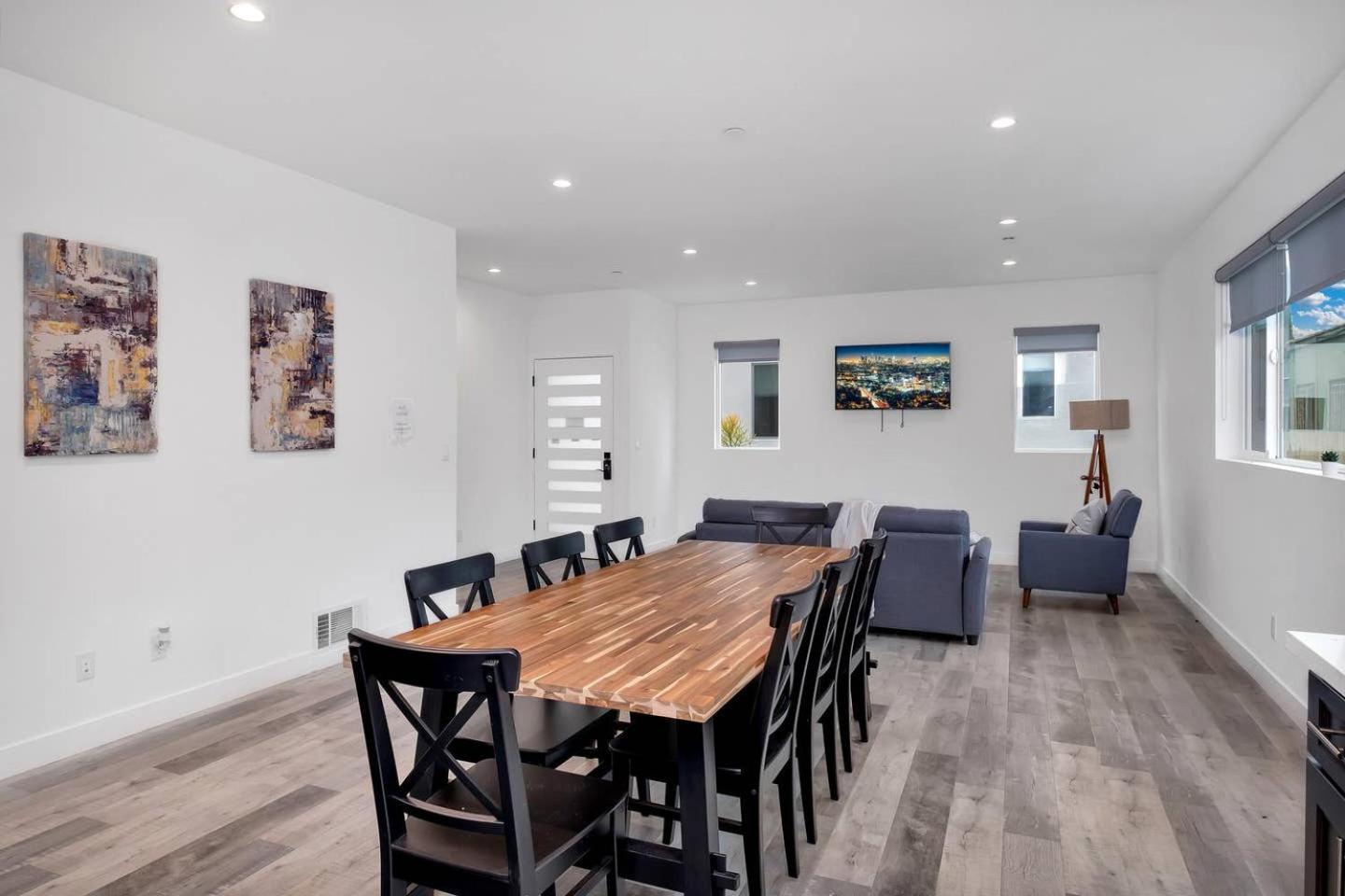 Luxury 3 BR Home Near Hollywood Prime Location