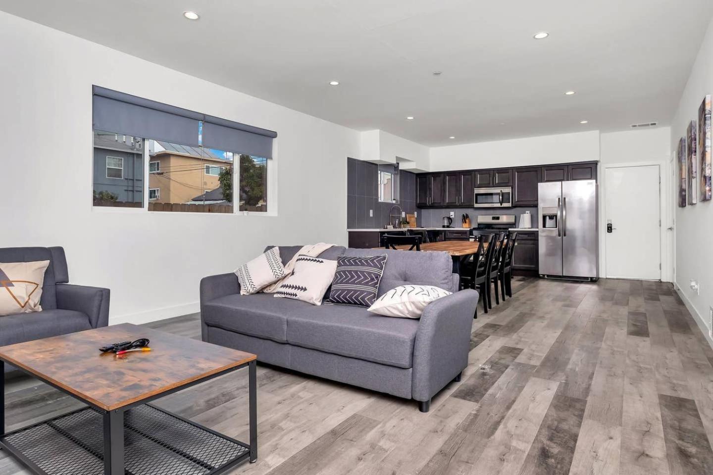 Luxury 3 BR Home Near Hollywood Prime Location