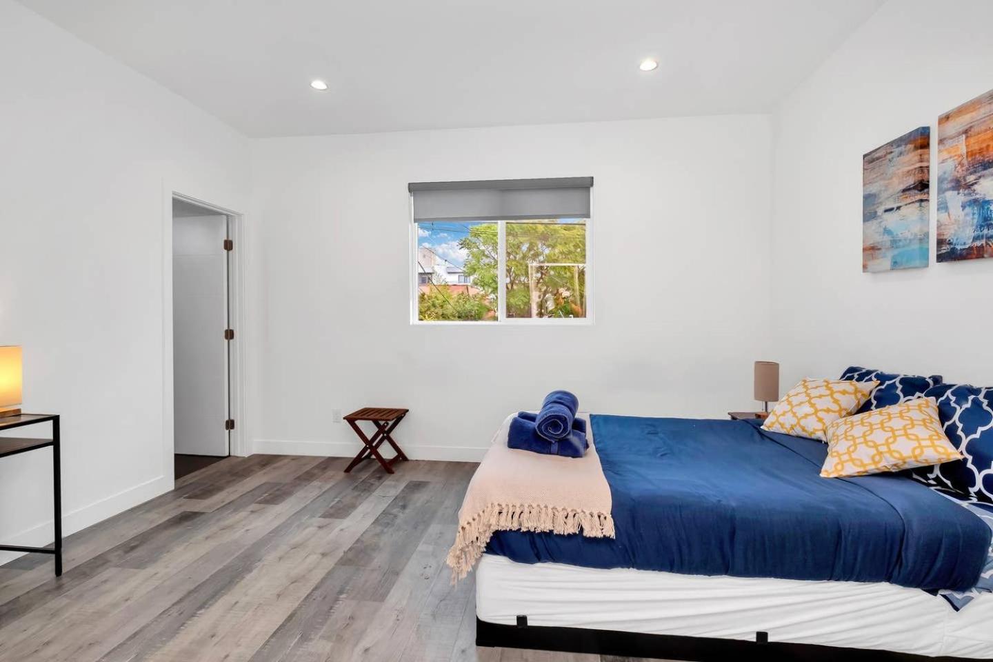Luxury 3 BR Home Near Hollywood Prime Location
