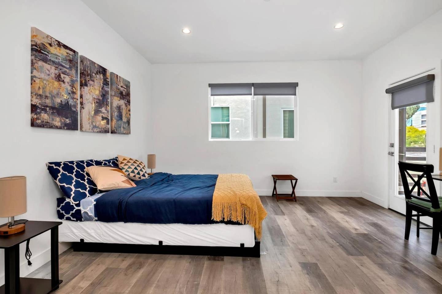 Luxury 3 BR Home Near Hollywood Prime Location