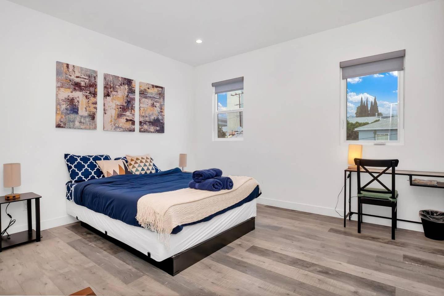 Luxury 3 BR Home Near Hollywood Prime Location