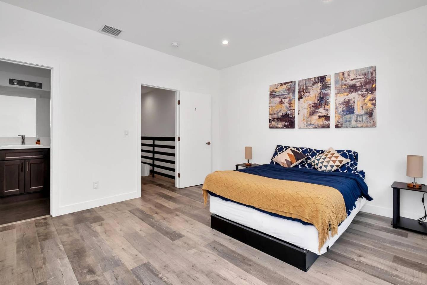 Luxury 3 BR Home Near Hollywood Prime Location