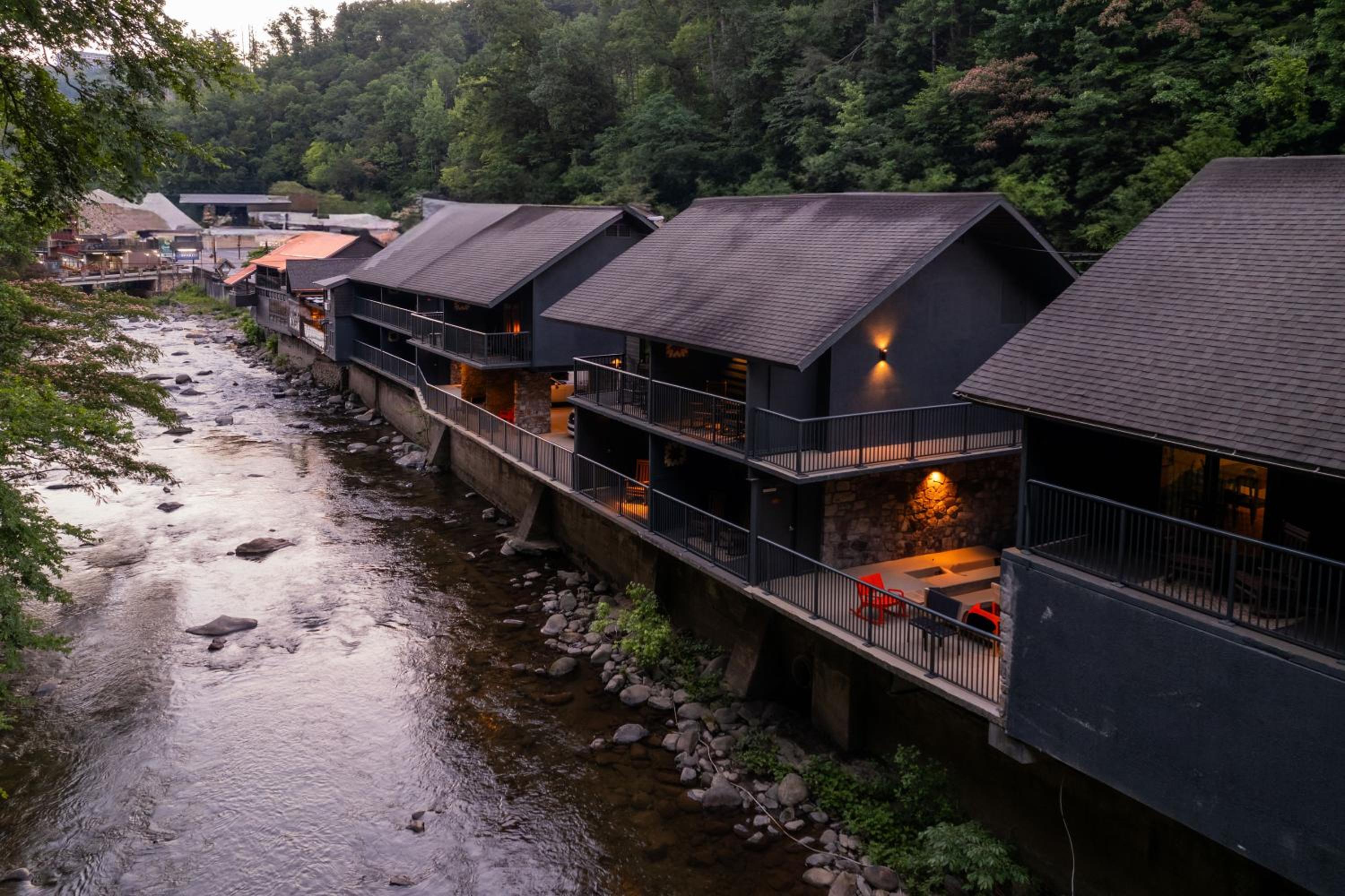 Hotel Historic Rocky Waters Inn, A Small Luxury Hotel