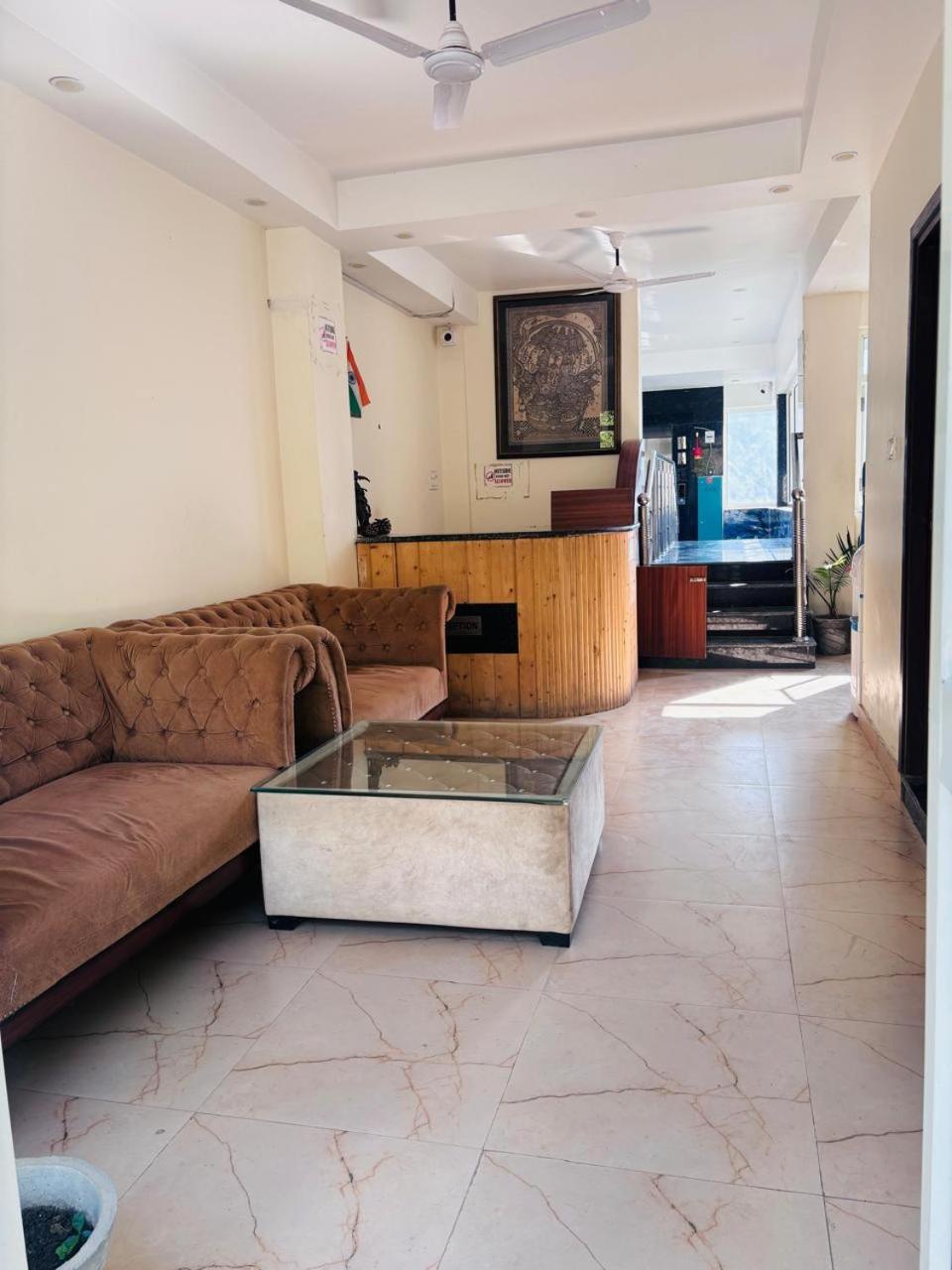 Lobby & Reception