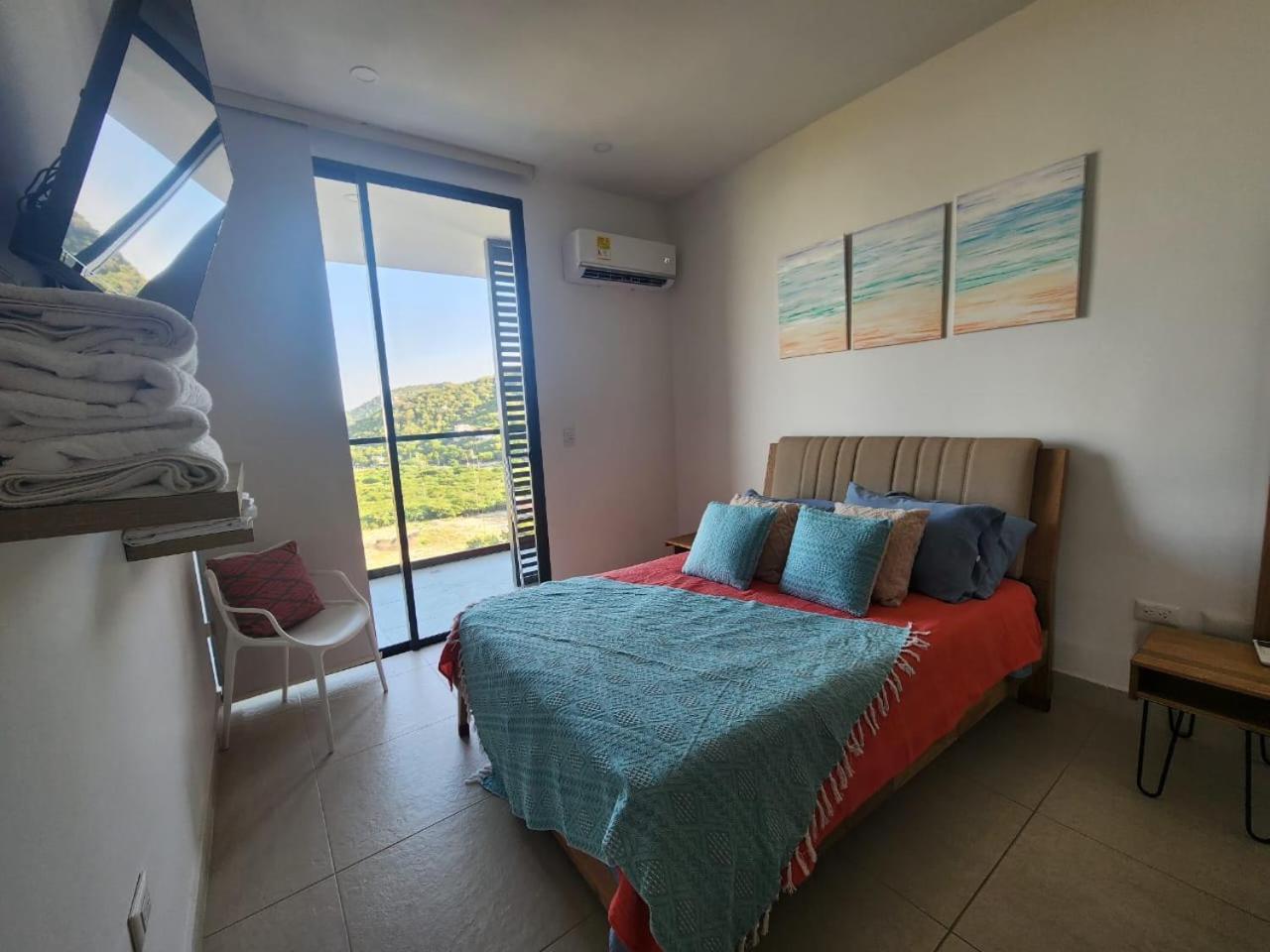 Apt with sunset & beach views