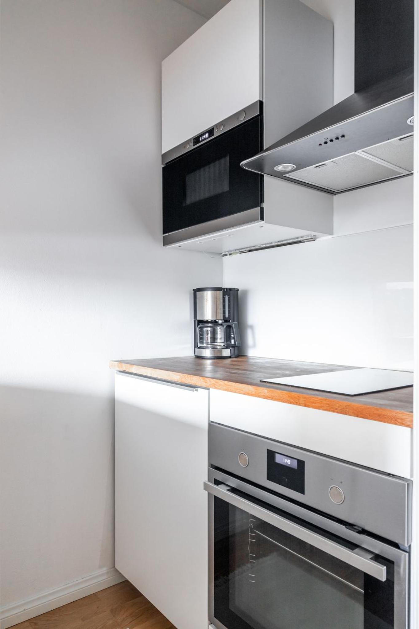 Modern & Central Studio Apartment with Balcony
