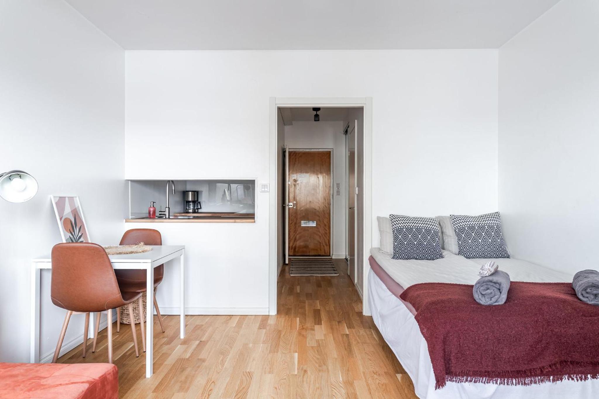 Modern & Central Studio Apartment with Balcony