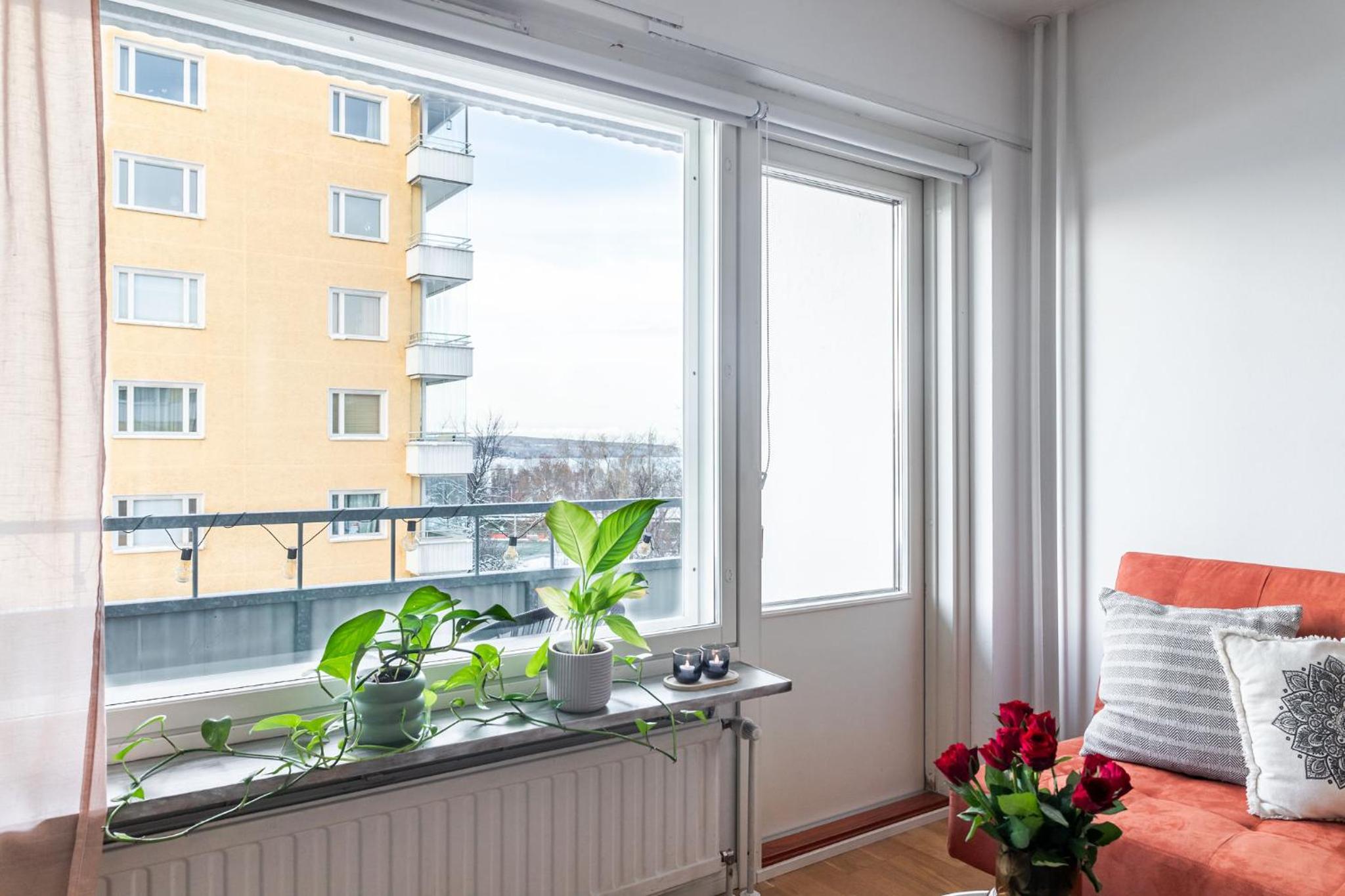 Modern & Central Studio Apartment with Balcony