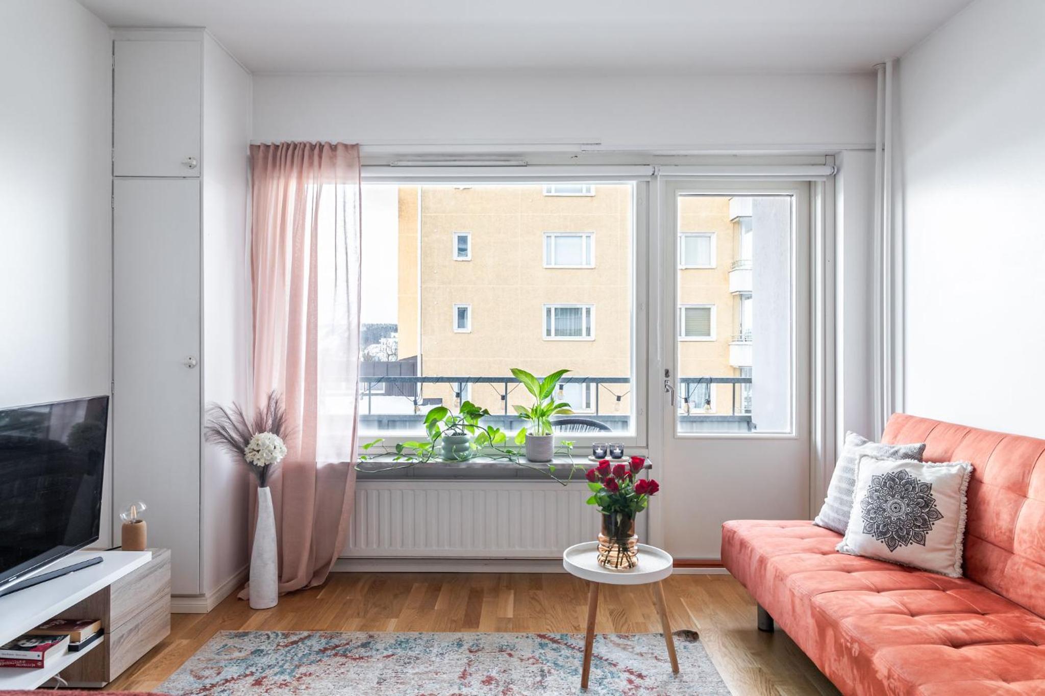 Modern & Central Studio Apartment with Balcony