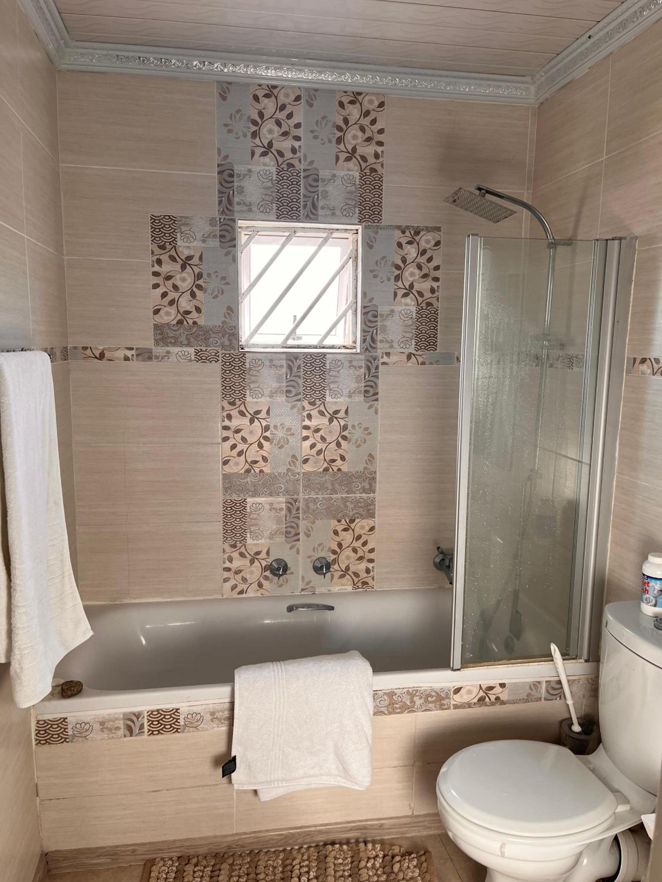 Self catering three bedroom view 2