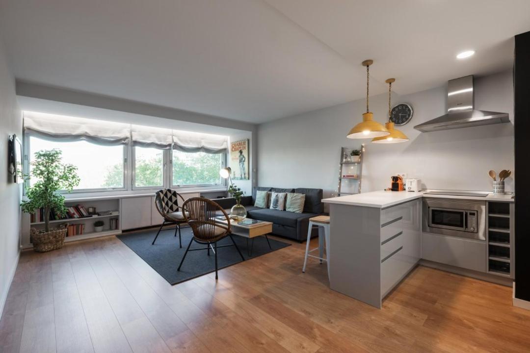Sophisticated refurbished-1BD 1BTH-Colon Centre view 4