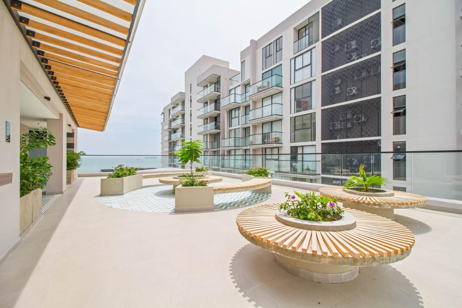 Apt with sunset & beach views