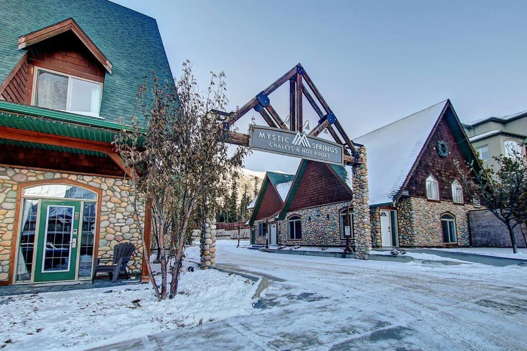 Mystic Springs Chalets - pool, hot tub, AC