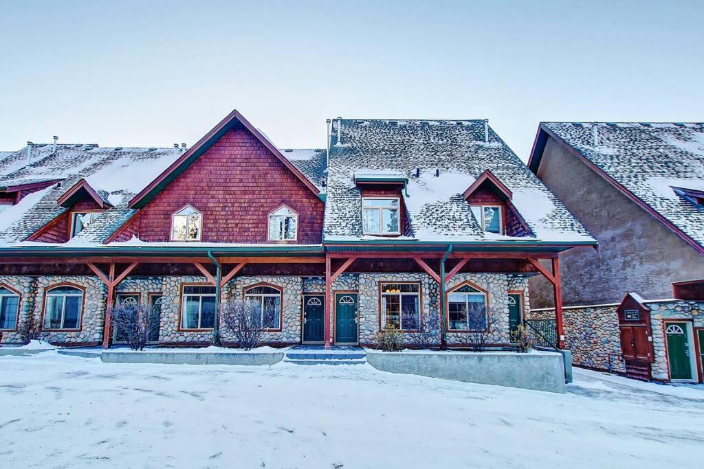 Mystic Springs Chalets - pool, hot tub, AC