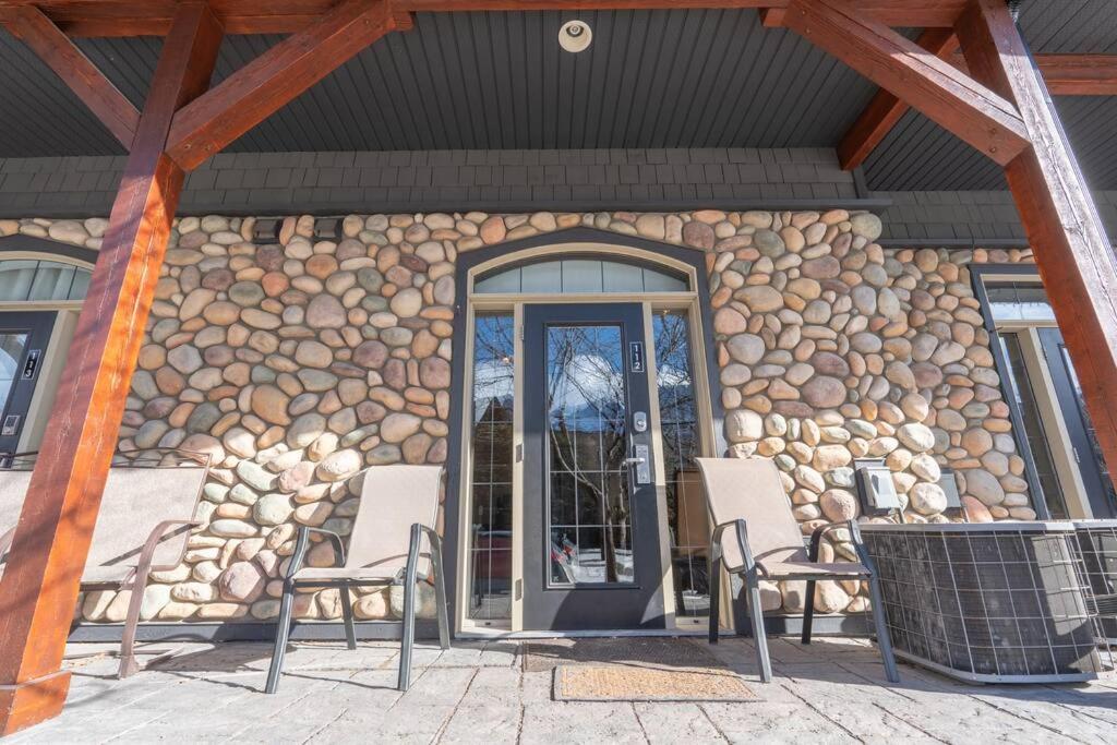 Mystic Springs Chalets - pool, hot tub, AC