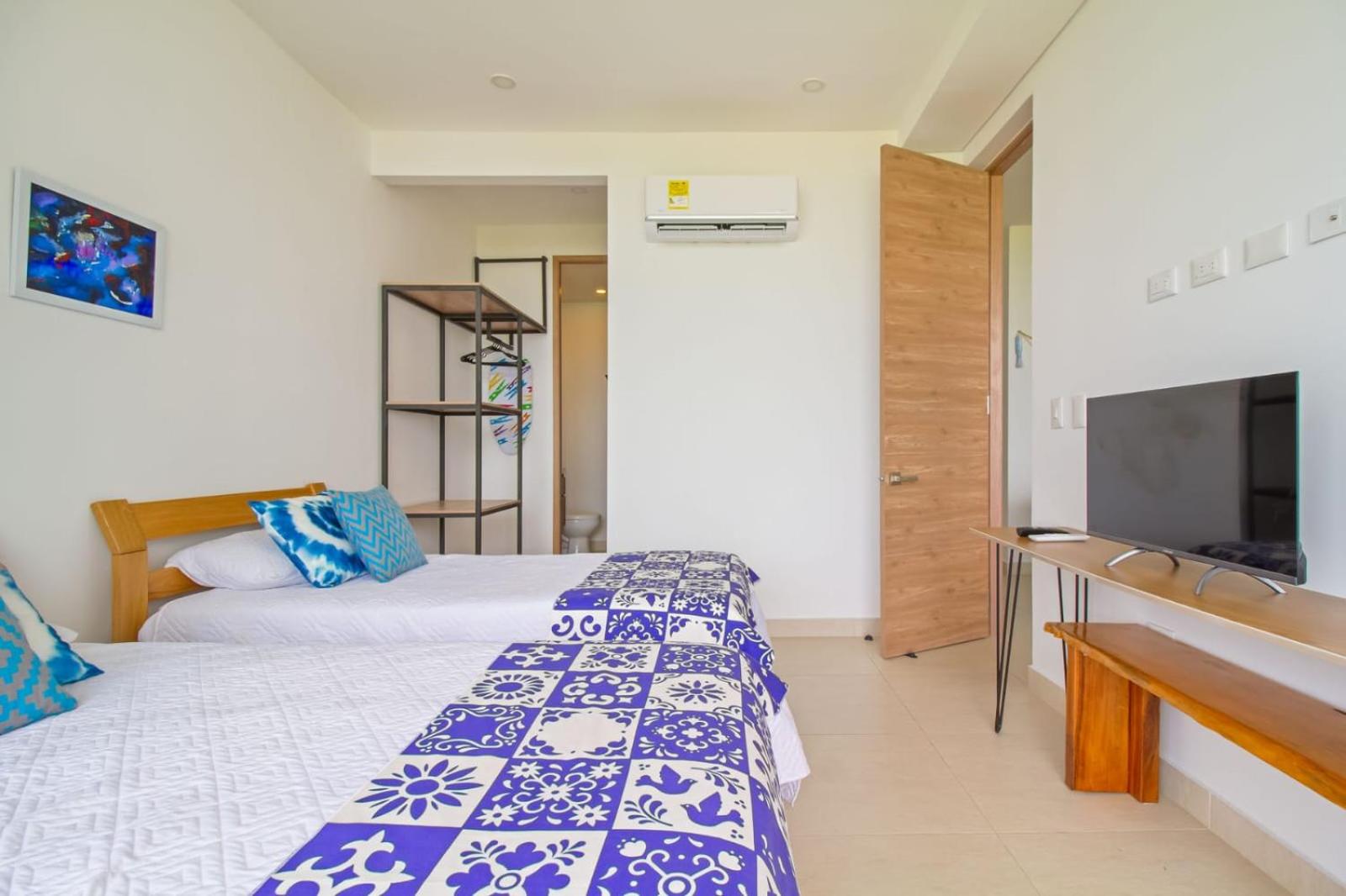Apt with sunset & beach views