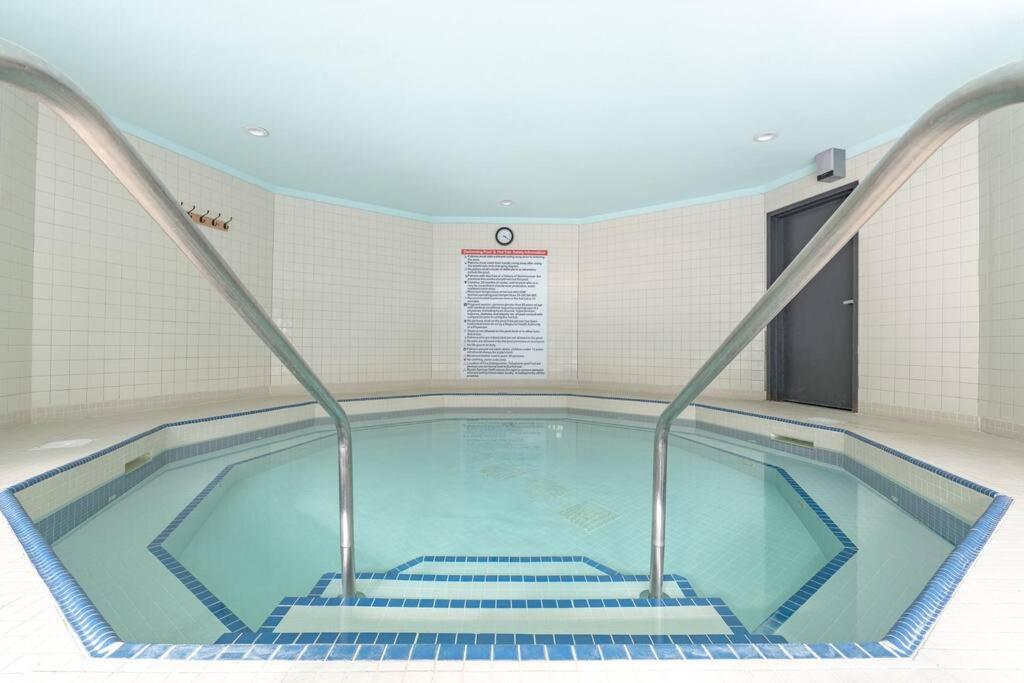 Mystic Springs Chalets - pool, hot tub, AC