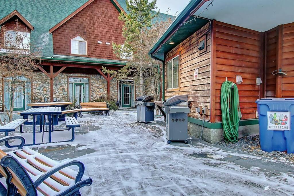 Mystic Springs Chalets - pool, hot tub, AC