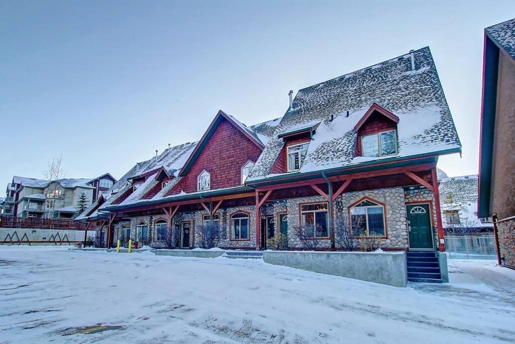Mystic Springs Chalets - pool, hot tub, AC