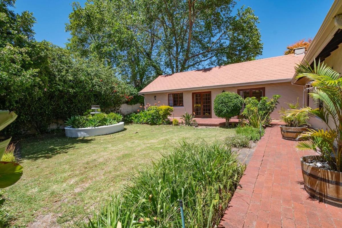 Spacious family Home in Constantia with Pool view 4