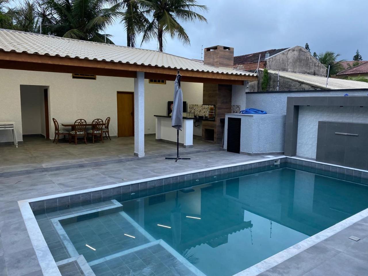 Casa Memórias do Mar Centro de Peruíbe 50m da praia