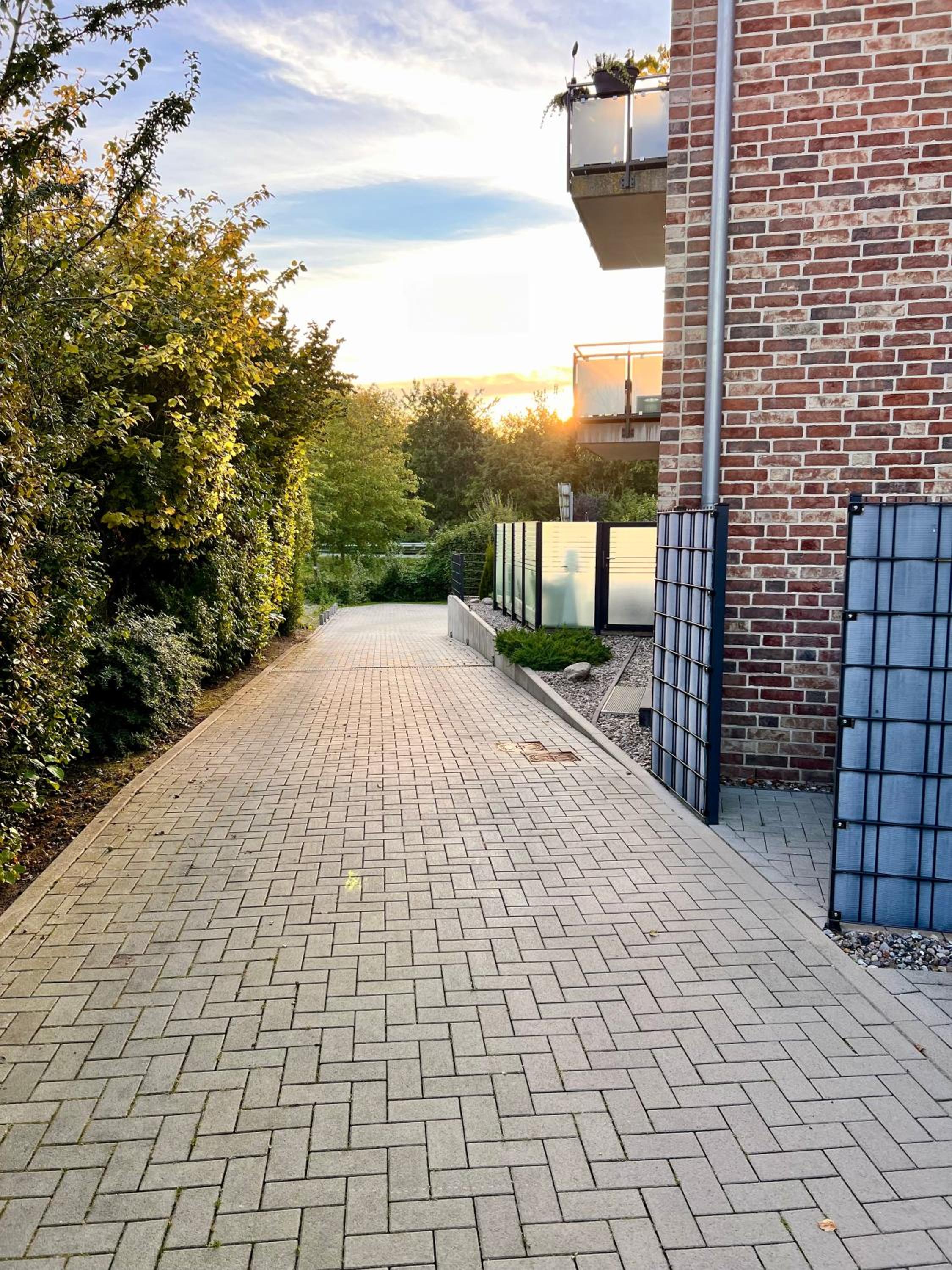 Kleine Auszeit -- inklusive Parkplatz & WiFi, Geschirrspüler, Waschmaschine & Terrasse mit Strandkorb -- Perfekt für Urlaub & Business view 5