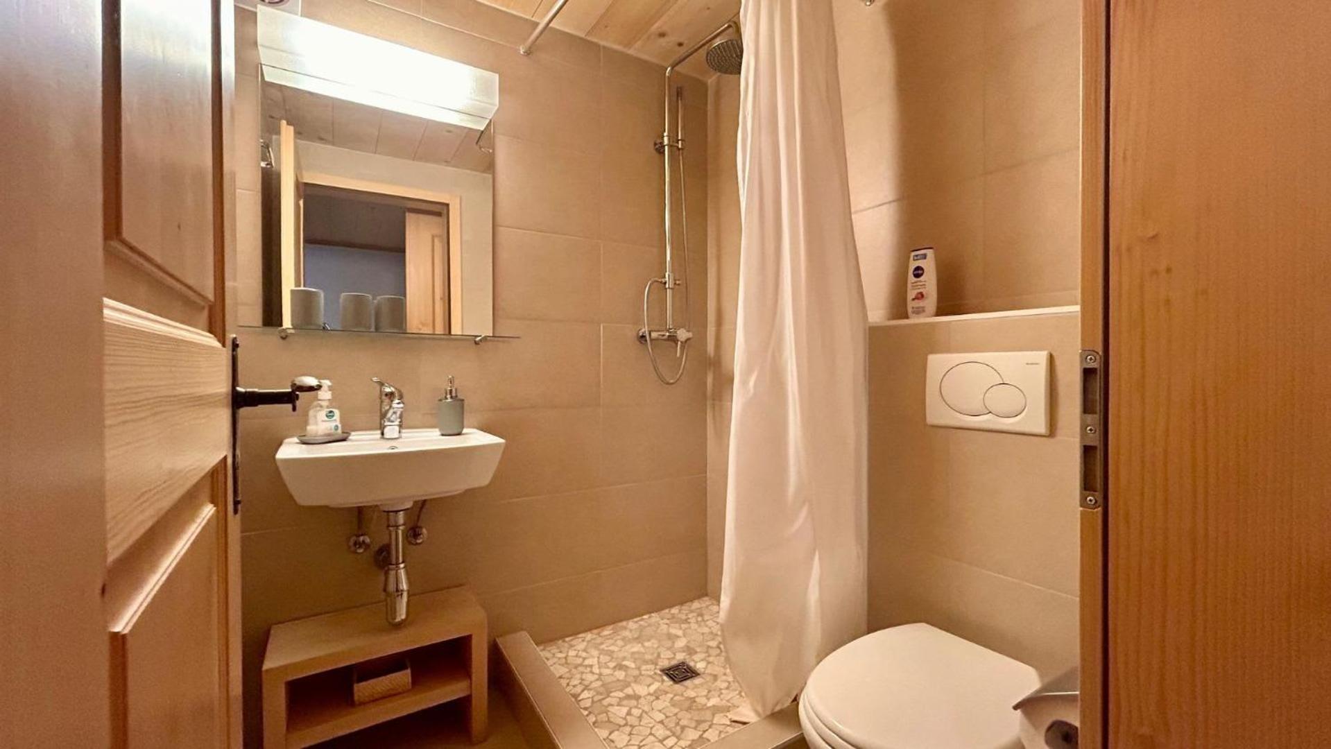 Luxurious Flat with Jacuzzi Sauna