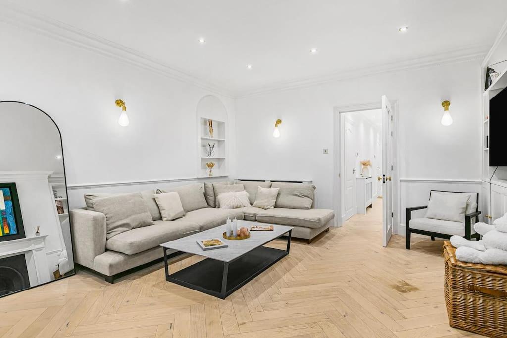 Luxury Knightsbridge 3-Bed Next To Harrods - With Private Terrace view 2