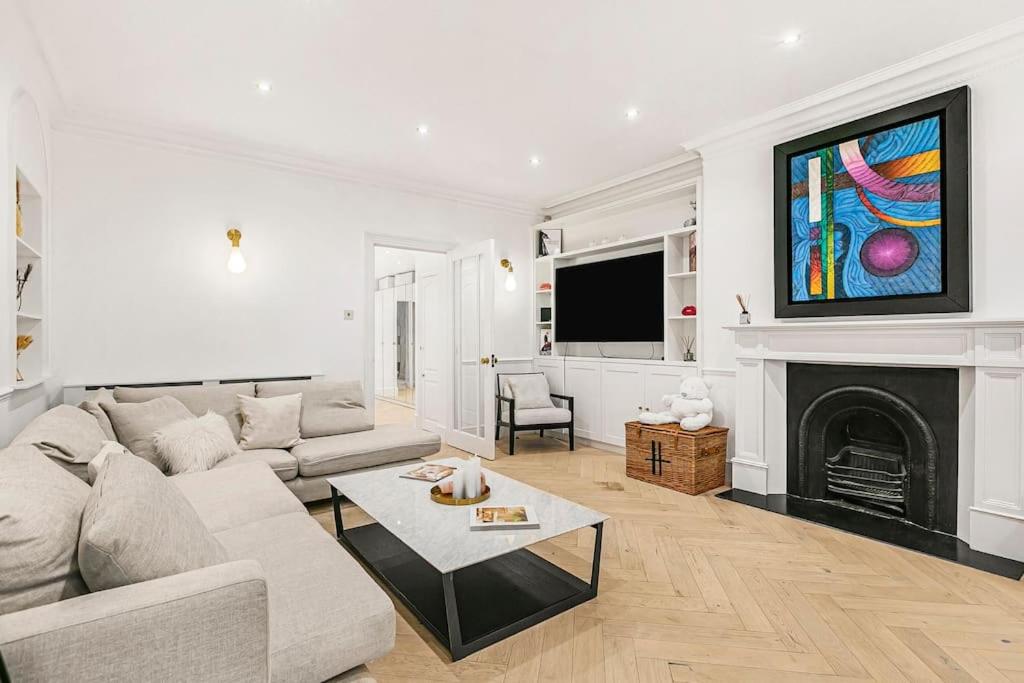 Luxury Knightsbridge 3-Bed Next To Harrods - With Private Terrace view 3