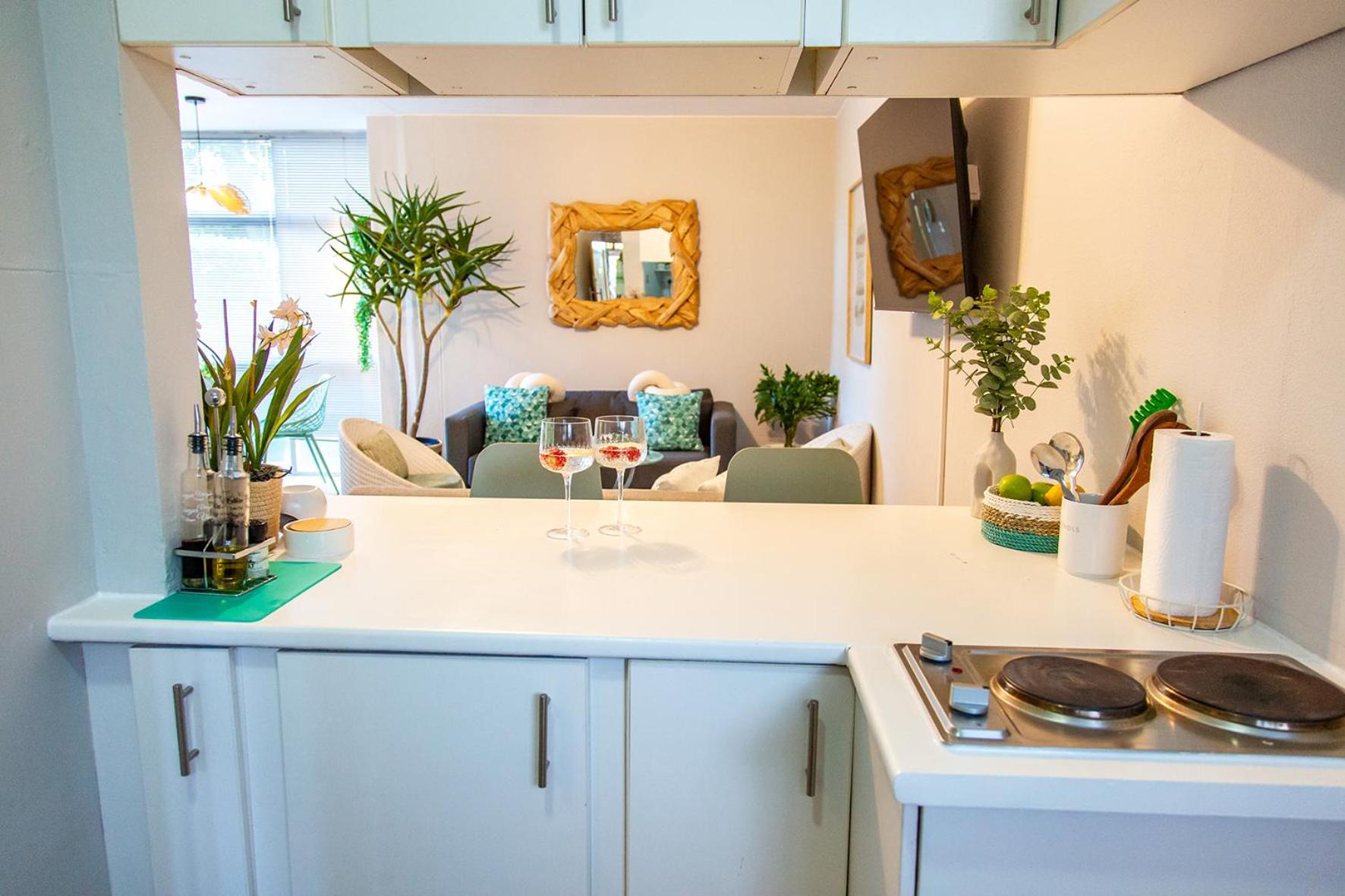 Family Studio - Walk to Waterfront & Stadium - Pool & Parking