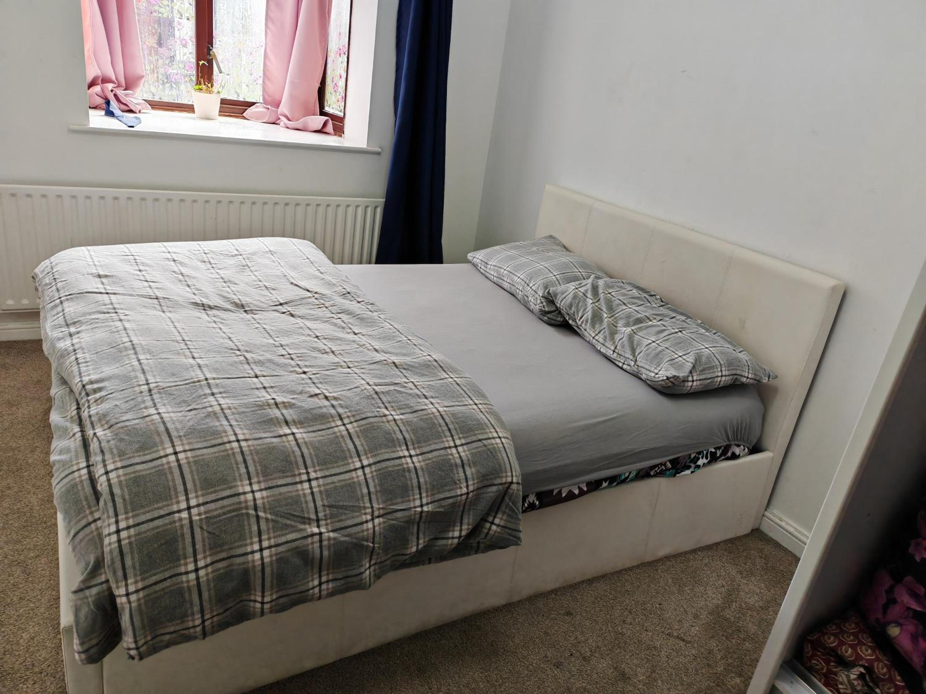 Spacious flat with free parking in Croydon view 2