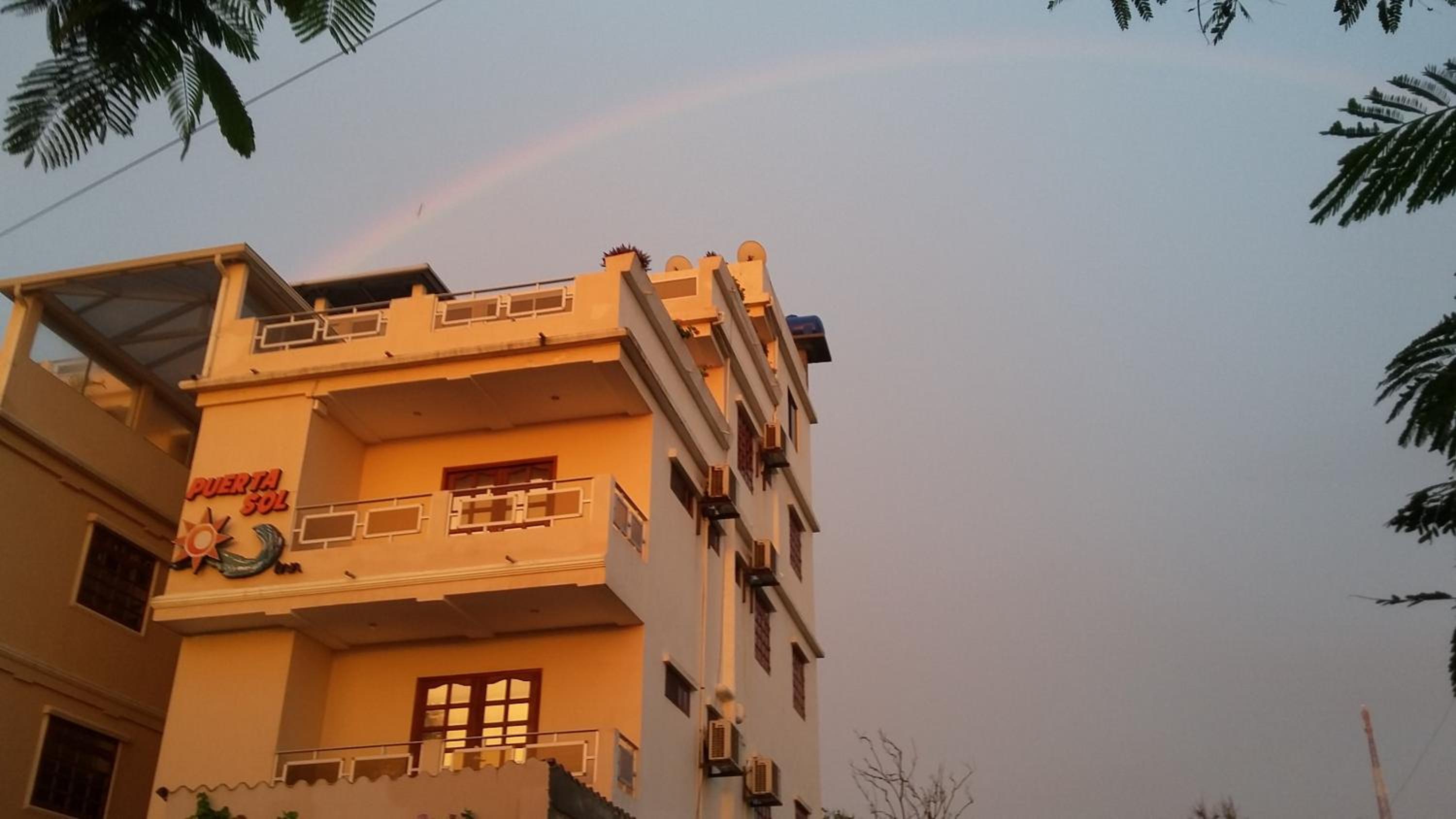 Hotel Puerta Sol Inn - Image 1