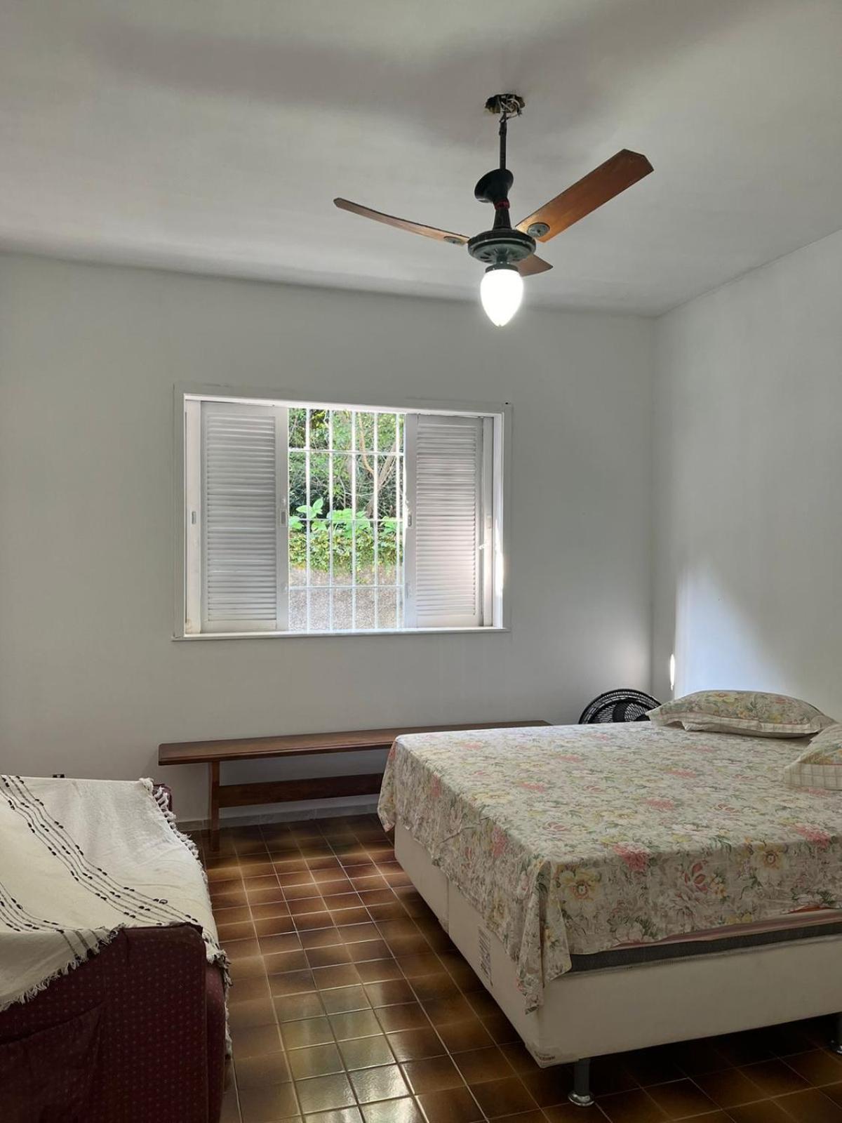 CASA EM FRENTE A LAGOA DE ARARUAMA - no CENTRO - 3 QUARTOS E 3 BANHEIROS