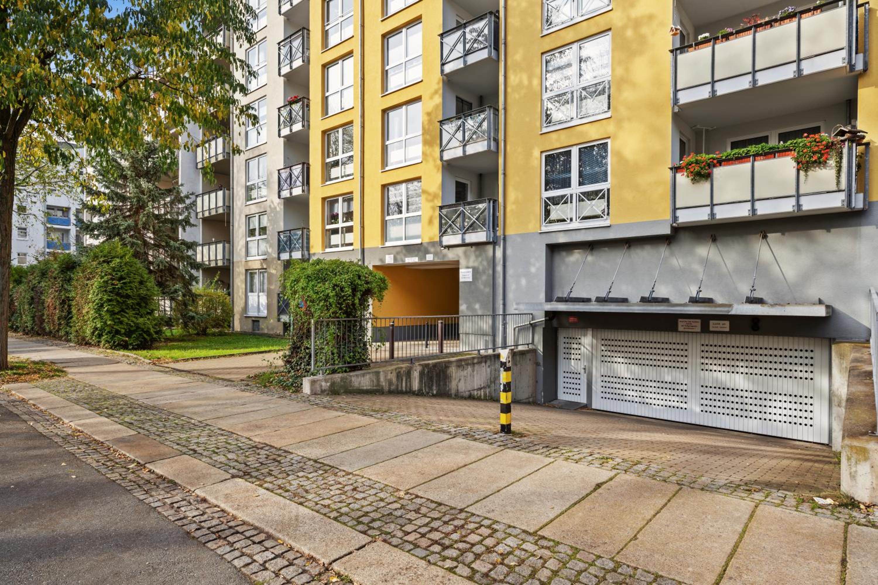 EDLER WOHNRAUM Disney Marvel Studio mit Balkon, Boxspringbett, Kaffeevollautomat, Lift & Parkplatz