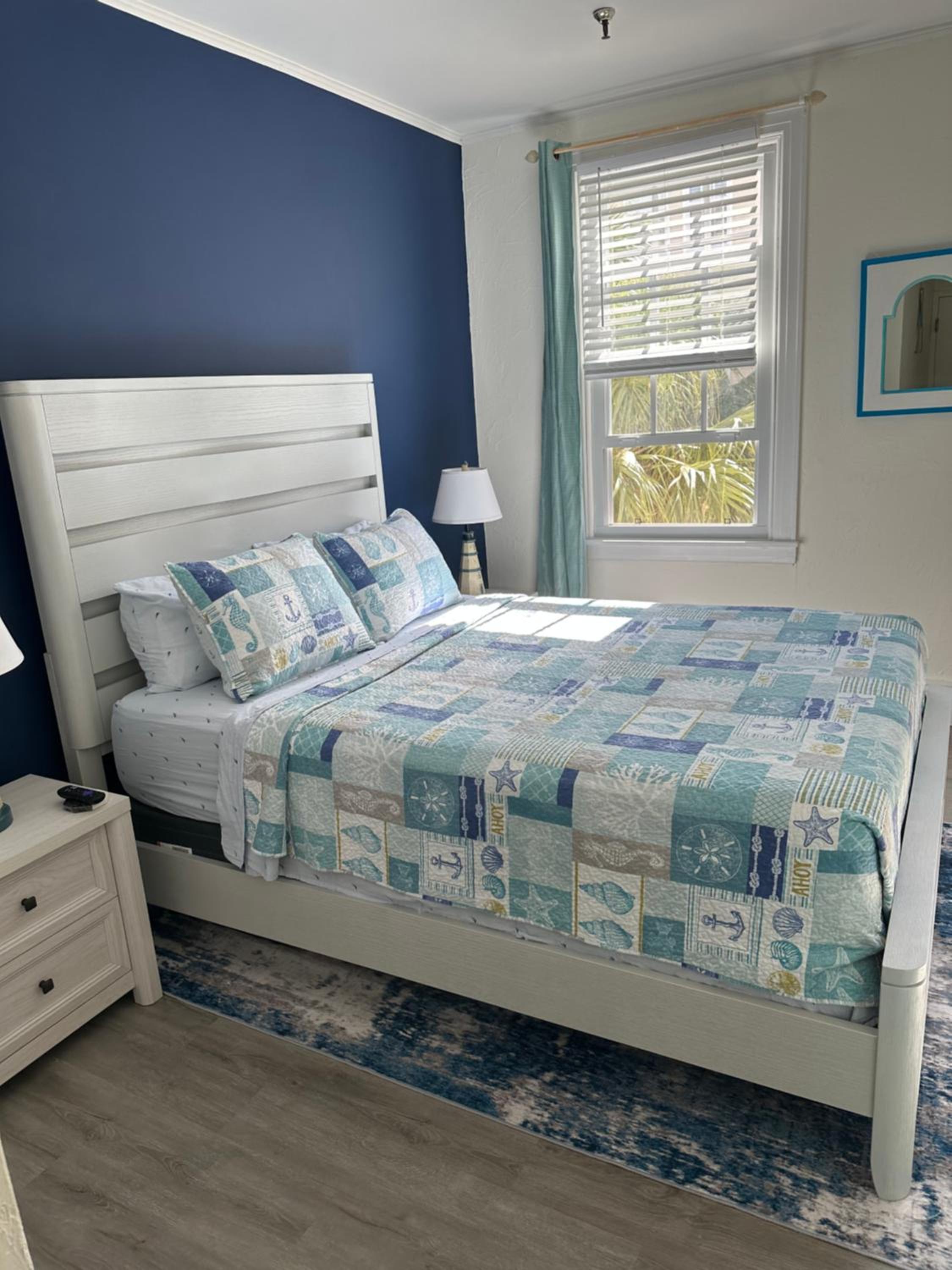 Cozy Studio in the Heart of the Palm Beach Island view 4