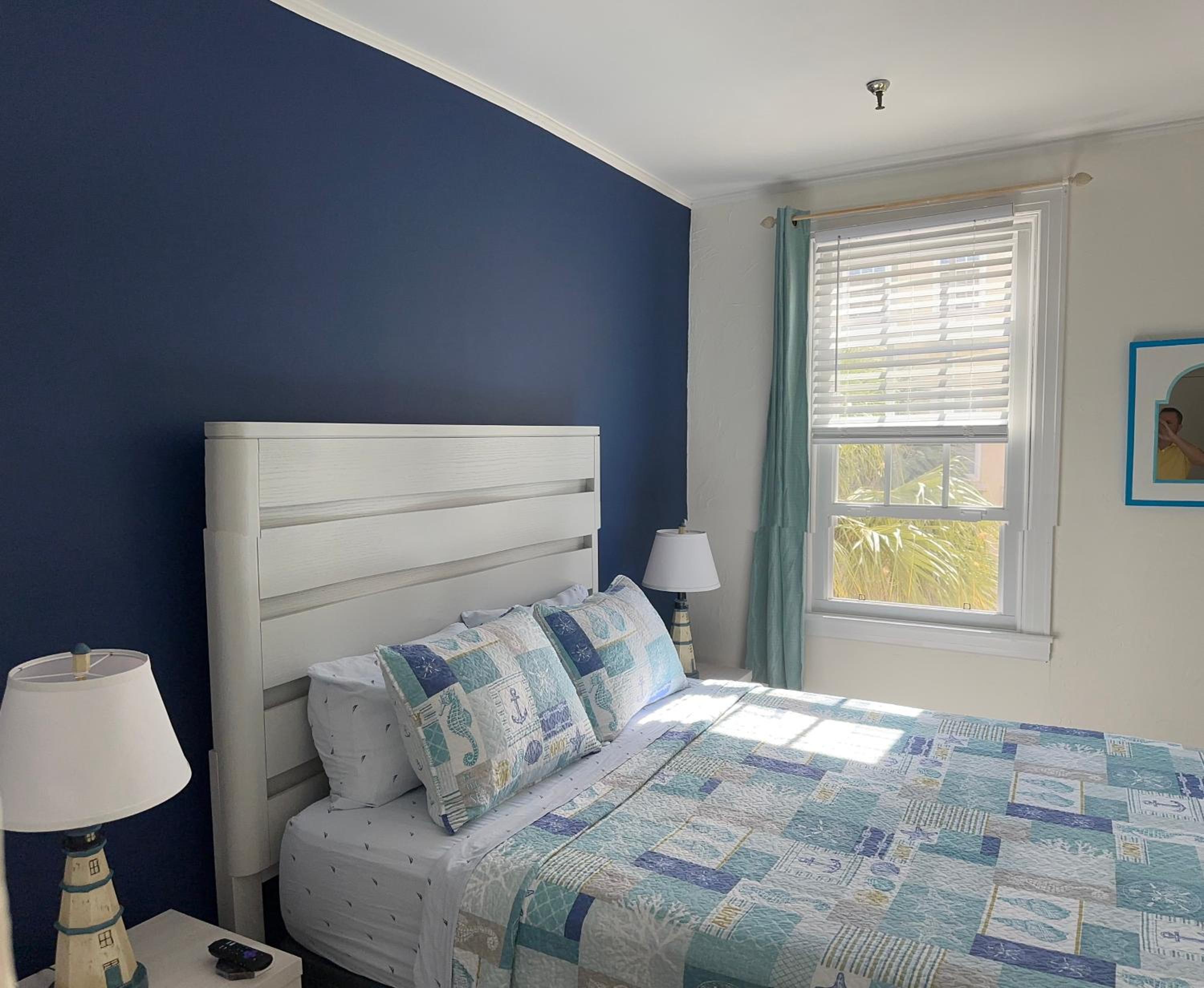 Cozy Studio in the Heart of the Palm Beach Island view 3