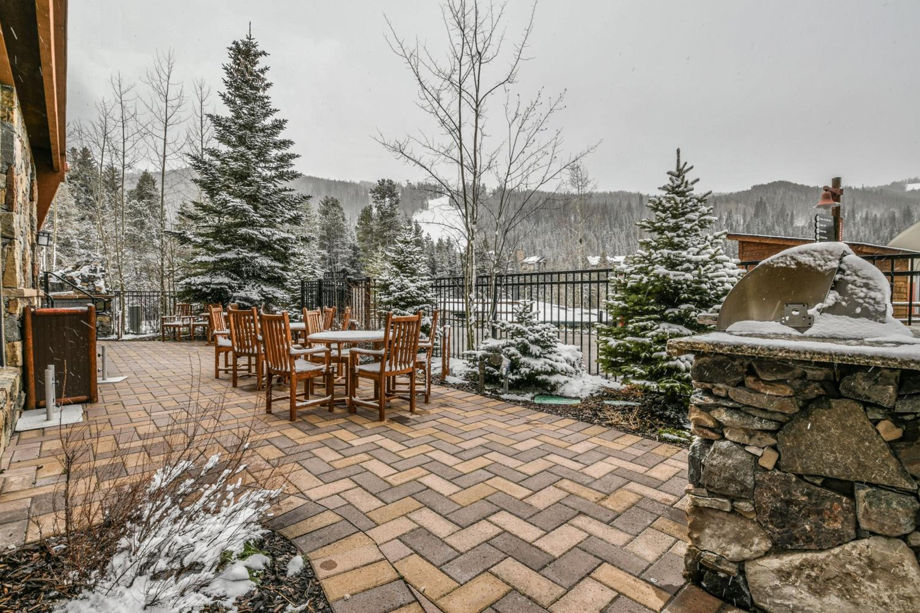 Black Bear 8052 by SummitCove Lodging view 5