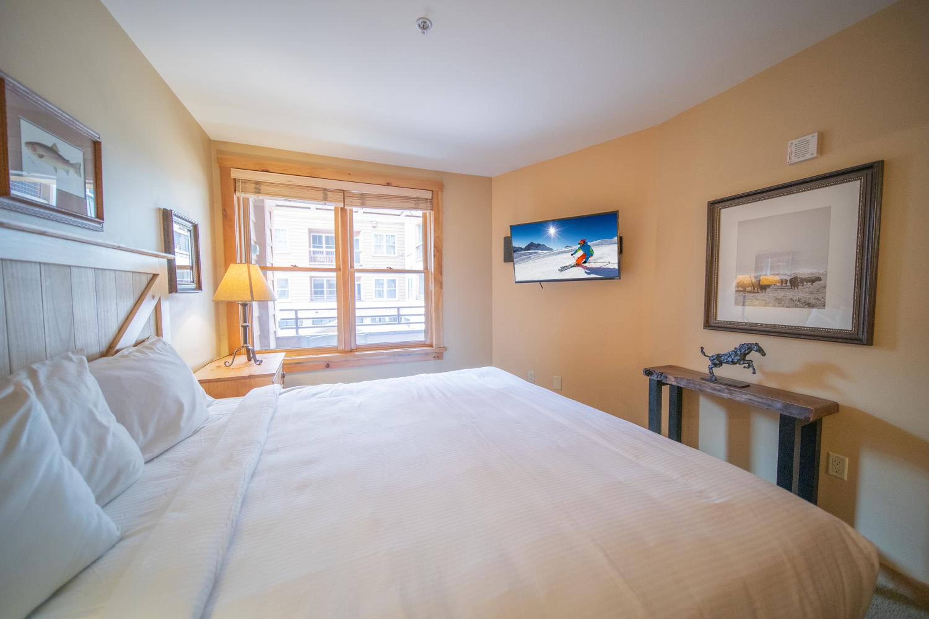 Buffalo Lodge 8320 by SummitCove Lodging