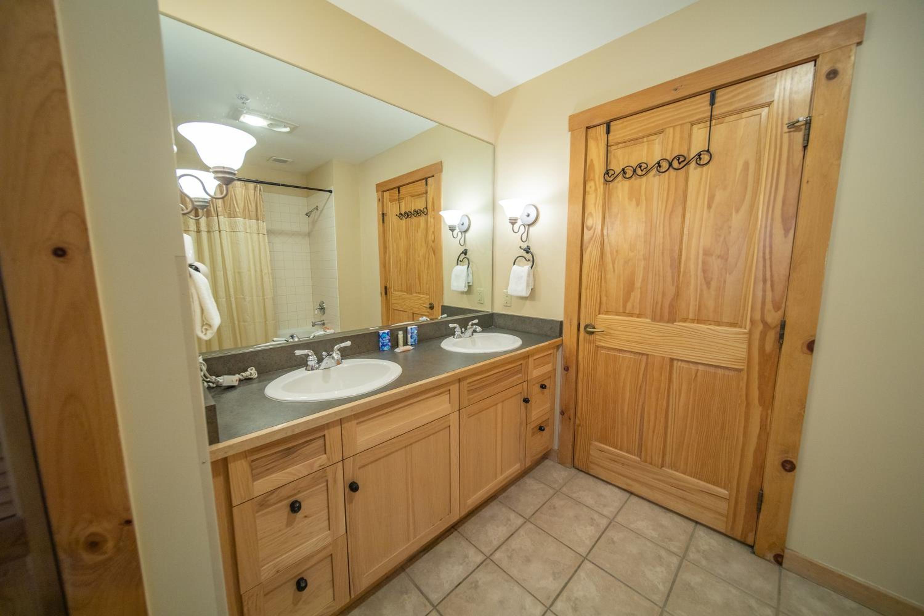 Buffalo Lodge 8327 by SummitCove Lodging
