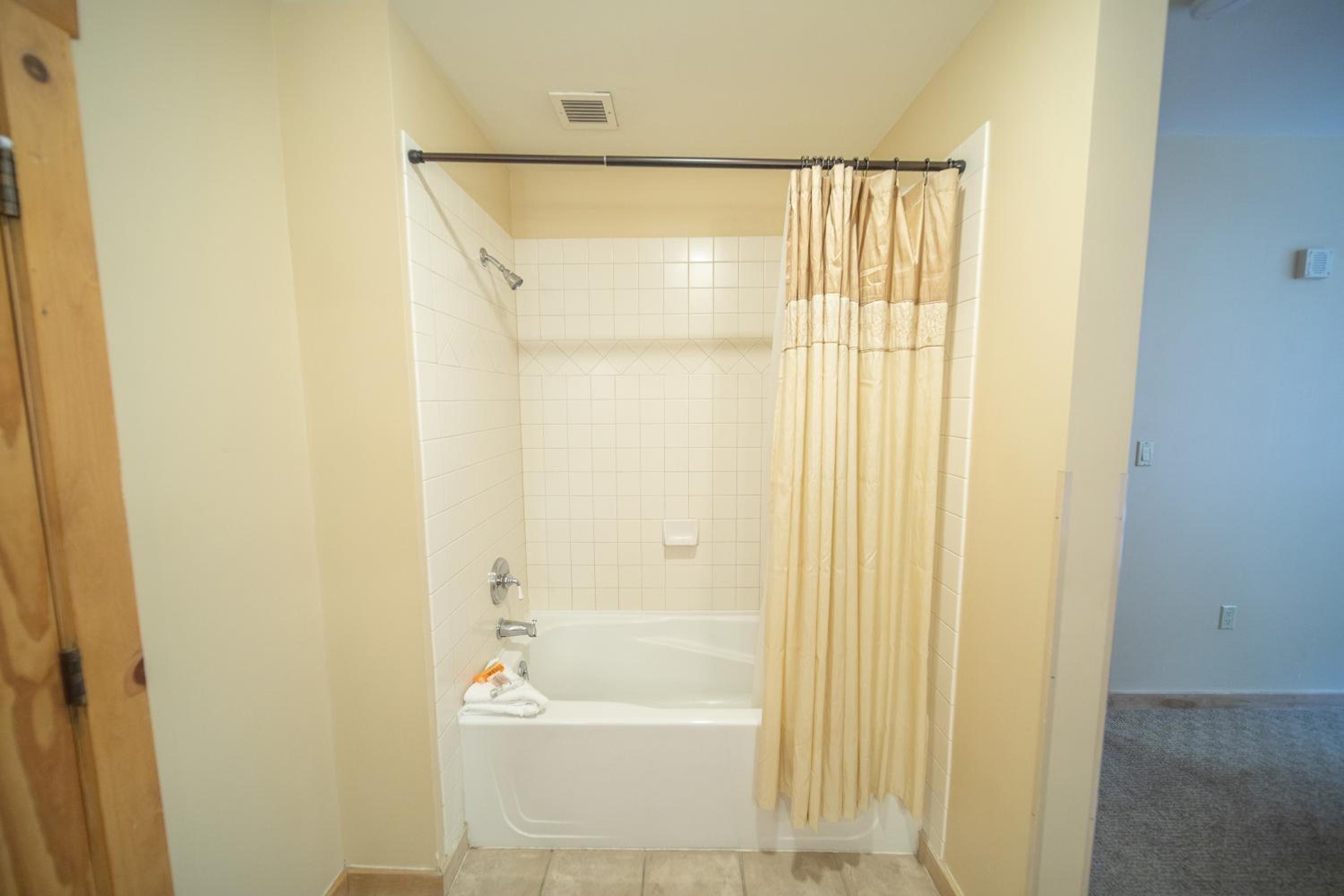 Buffalo Lodge 8327 by SummitCove Lodging