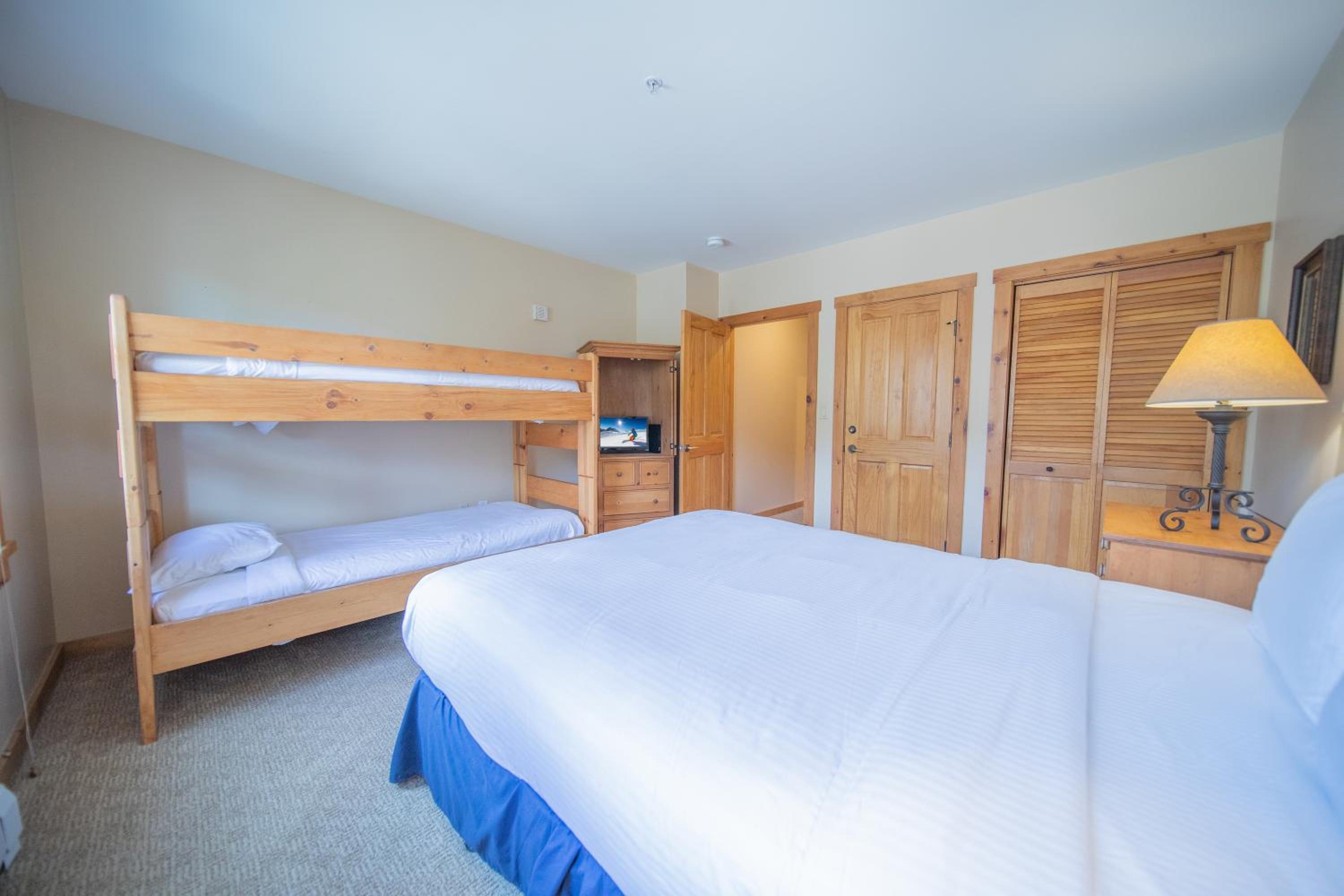 Buffalo Lodge 8327 by SummitCove Lodging