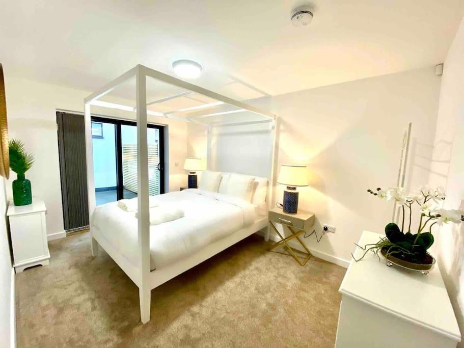 Ranmoor Serviced Apartments at Wilkinson Lane - The Sandford Suite view 2