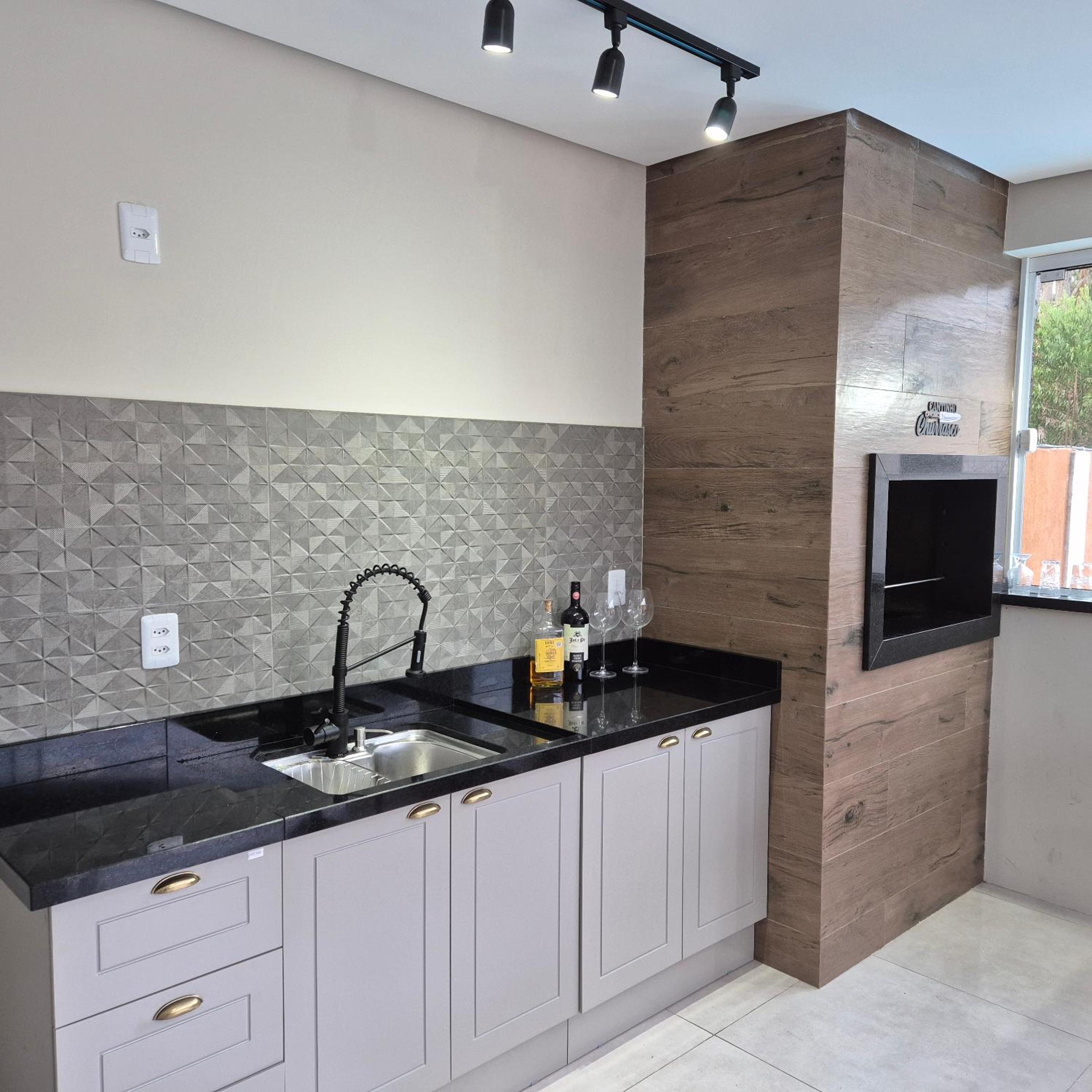 Casa com Piscina, Quiosque, Próximo ao Mar