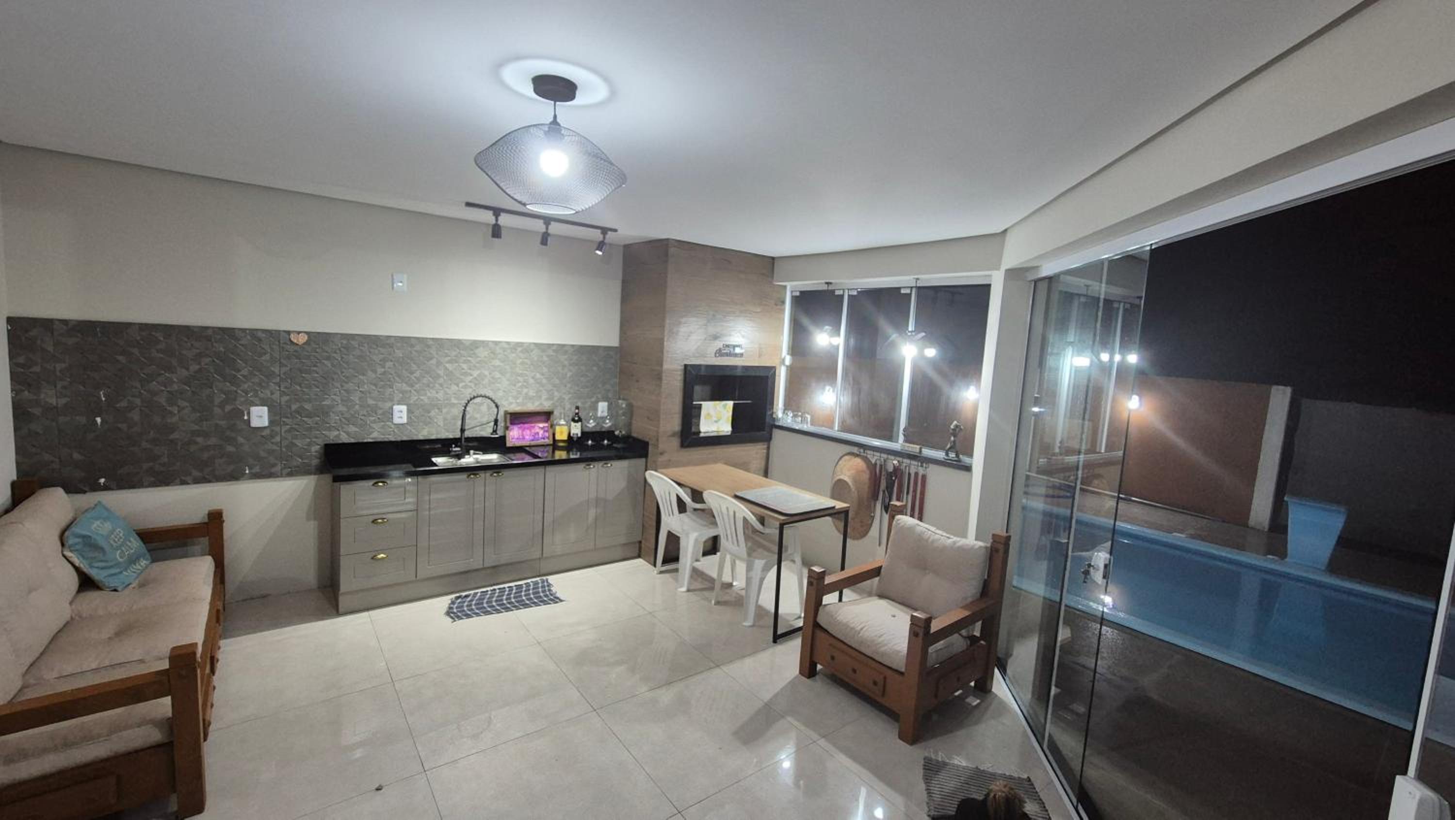 Casa com Piscina, Quiosque, Próximo ao Mar
