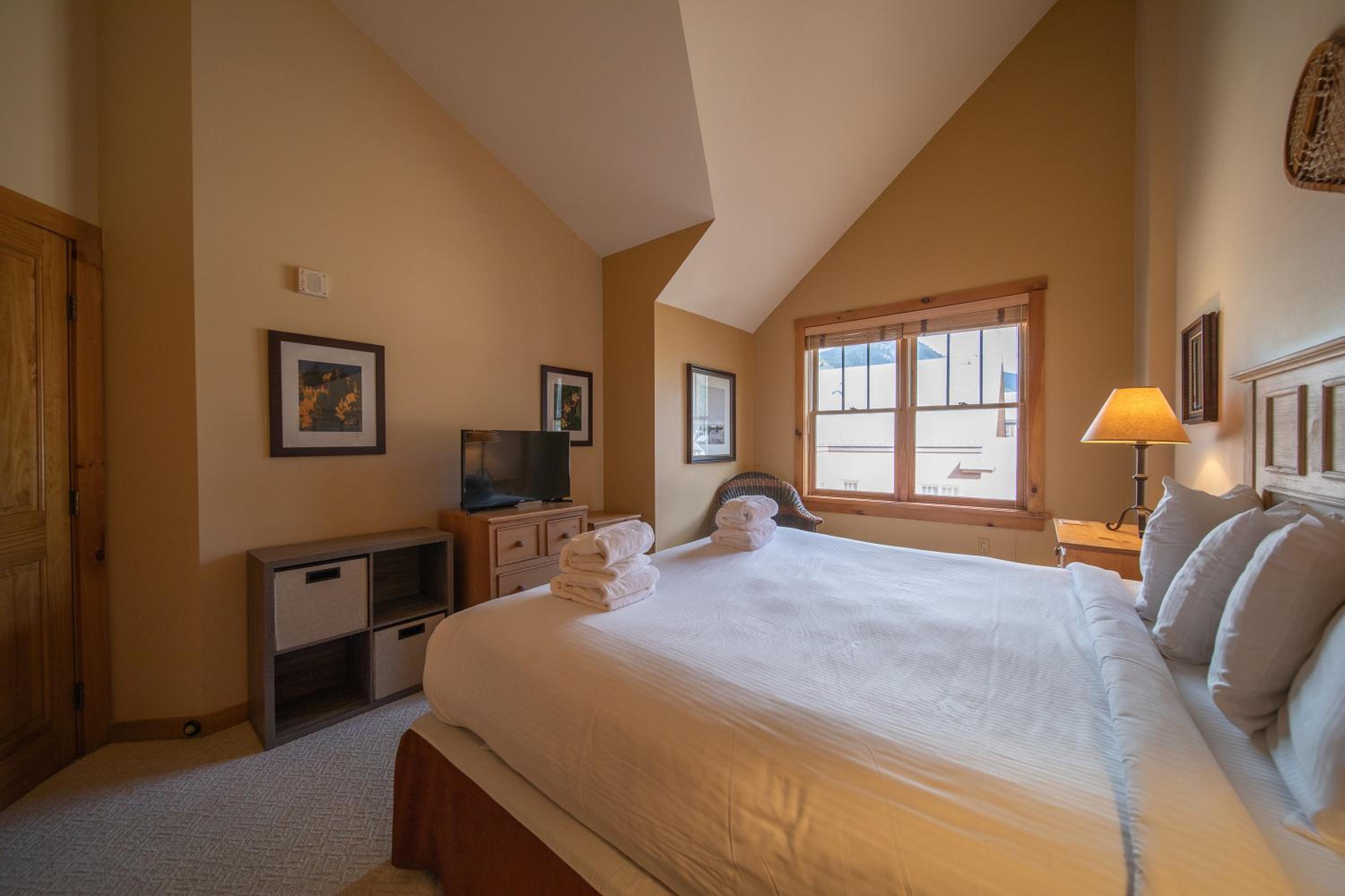 Buffalo Lodge 8419 by SummitCove Lodging