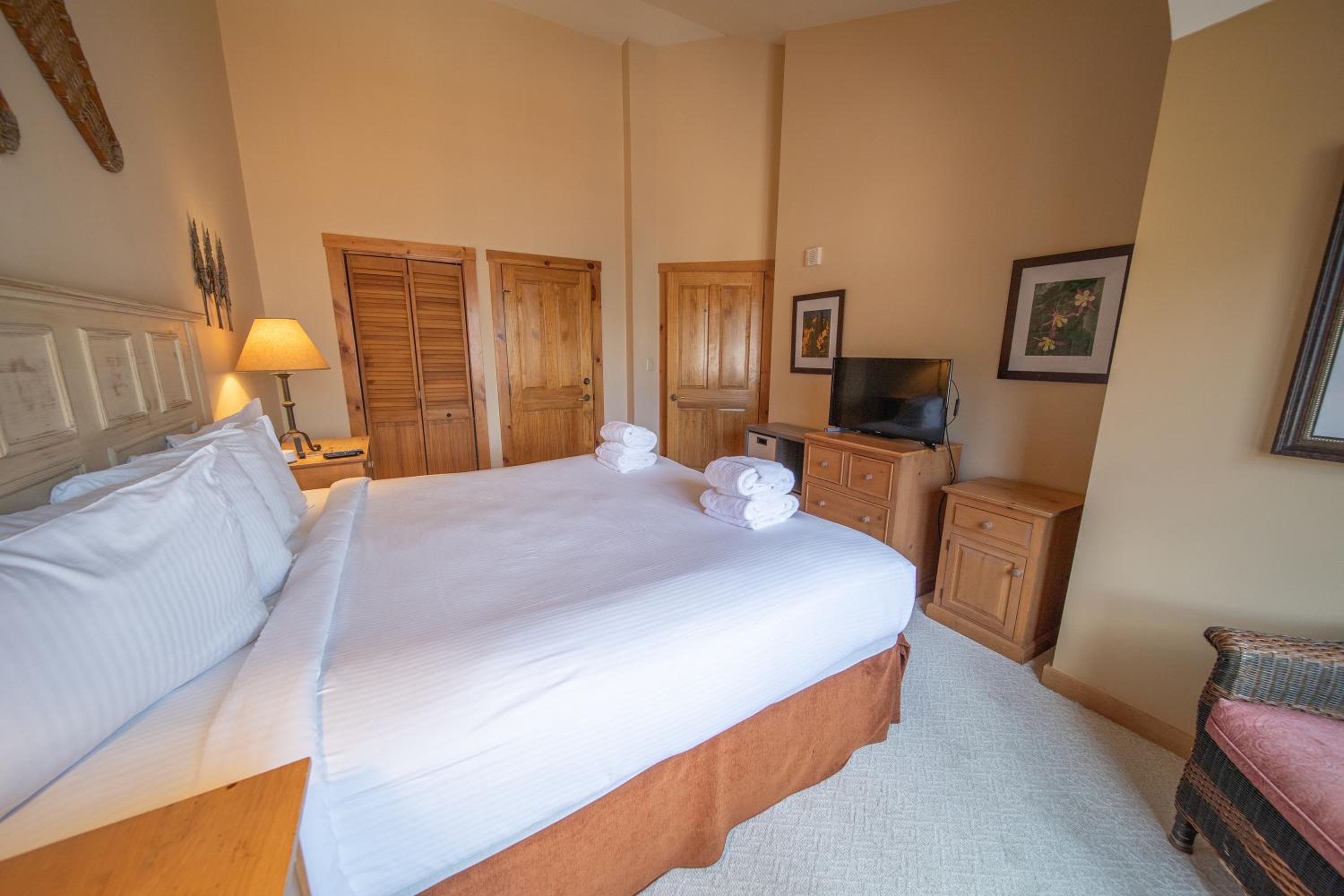 Buffalo Lodge 8419 by SummitCove Lodging