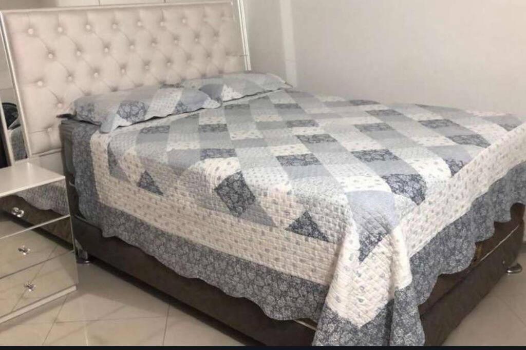room in bocagrande excellent location beach pool